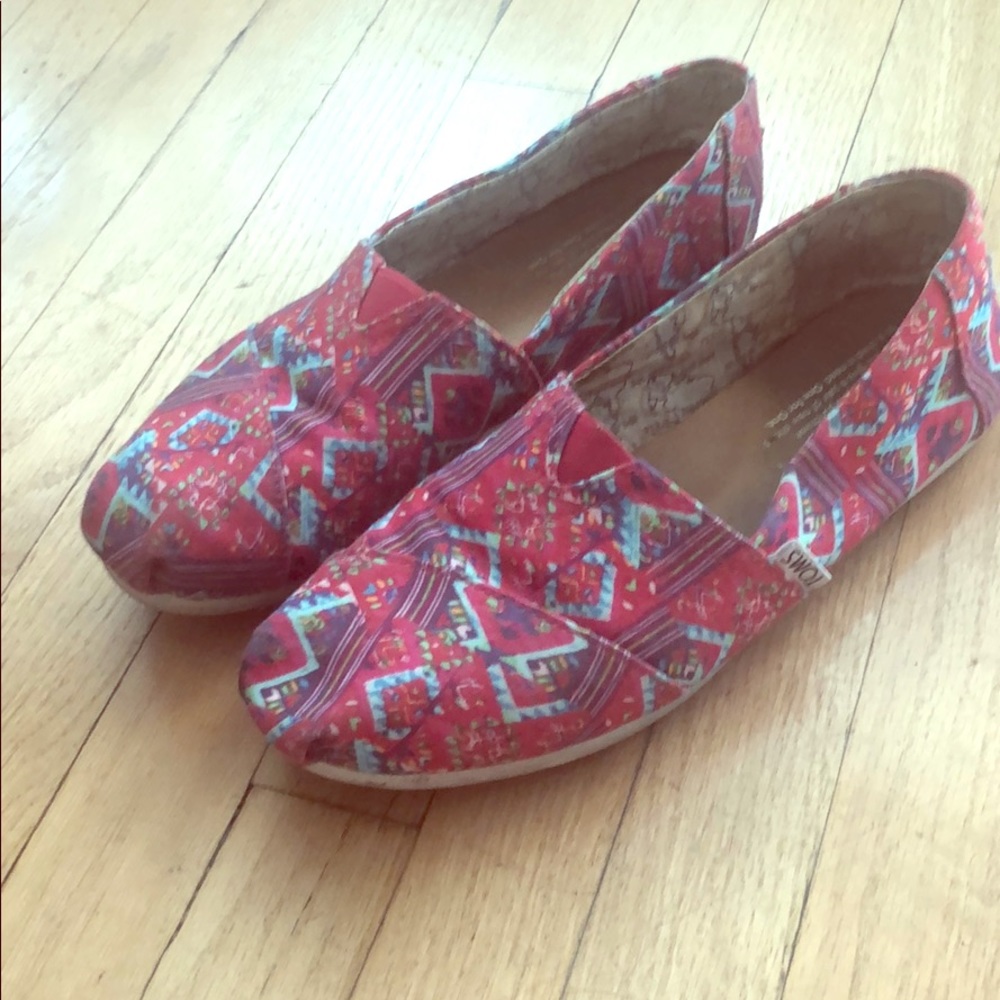 Toms red and blue patterned classic slip ons- SZ 8